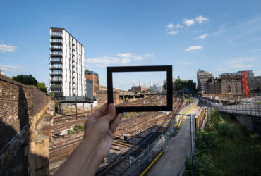 A rozsdaövezet olyan városi vagy városközeli terület, amely egykor ipari tevékenység színtere volt, de mára elhagyatottá vagy alulhasznosítottá vált.